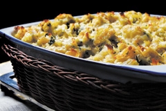 Em lascas, misturado a purê de batatas, é levado ao forno para ser gratinado